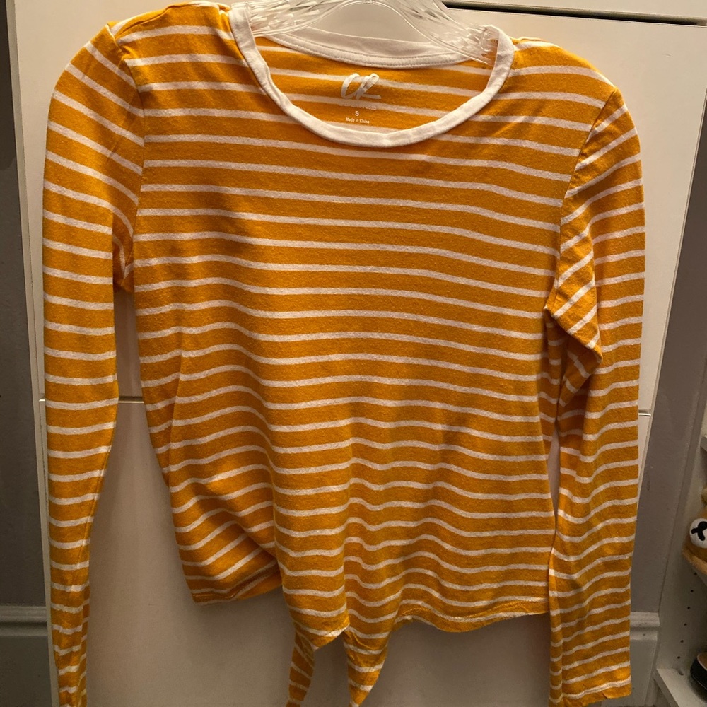 Yellow/White striped long sleeves 💛❕